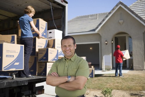 Ready-to-book moving van service for South Croydon customers